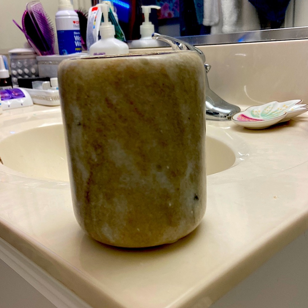 Toothbrush holder